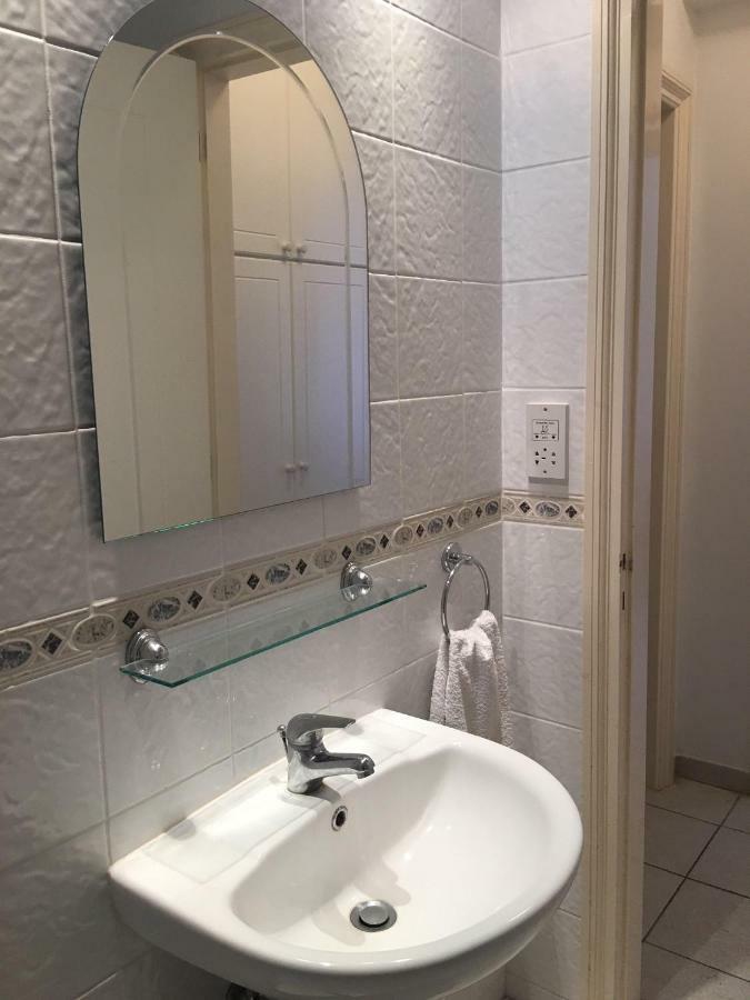 Limnaria Gardens - Modern 1 Bed, Walk To Beach & Shops Pafos Dış mekan fotoğraf