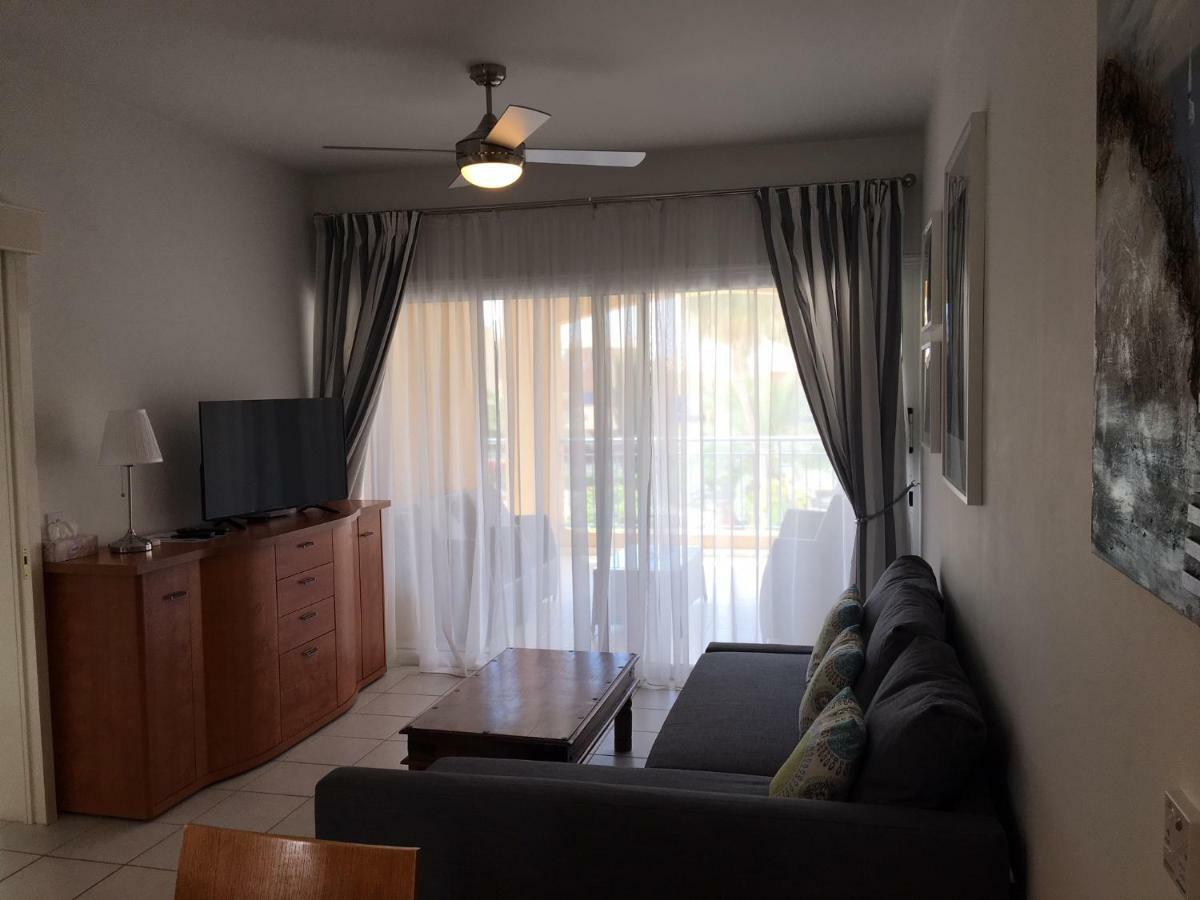 Limnaria Gardens - Modern 1 Bed, Walk To Beach & Shops Pafos Dış mekan fotoğraf